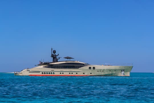 Palmer Johnson DB9 52m