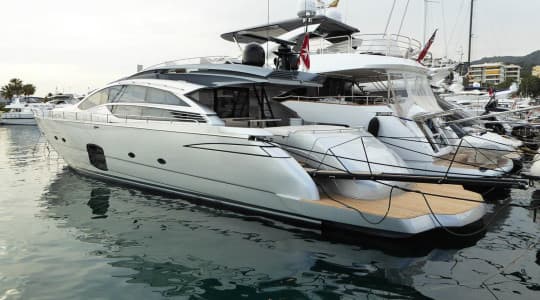 Pershing 82